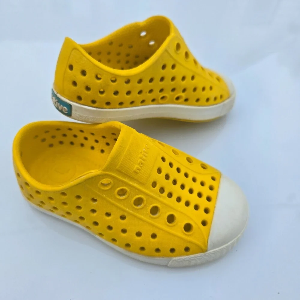 Native Shoes,‎ Jefferson Child, Kids Lightweight Sneaker, Crayon Yellow C6